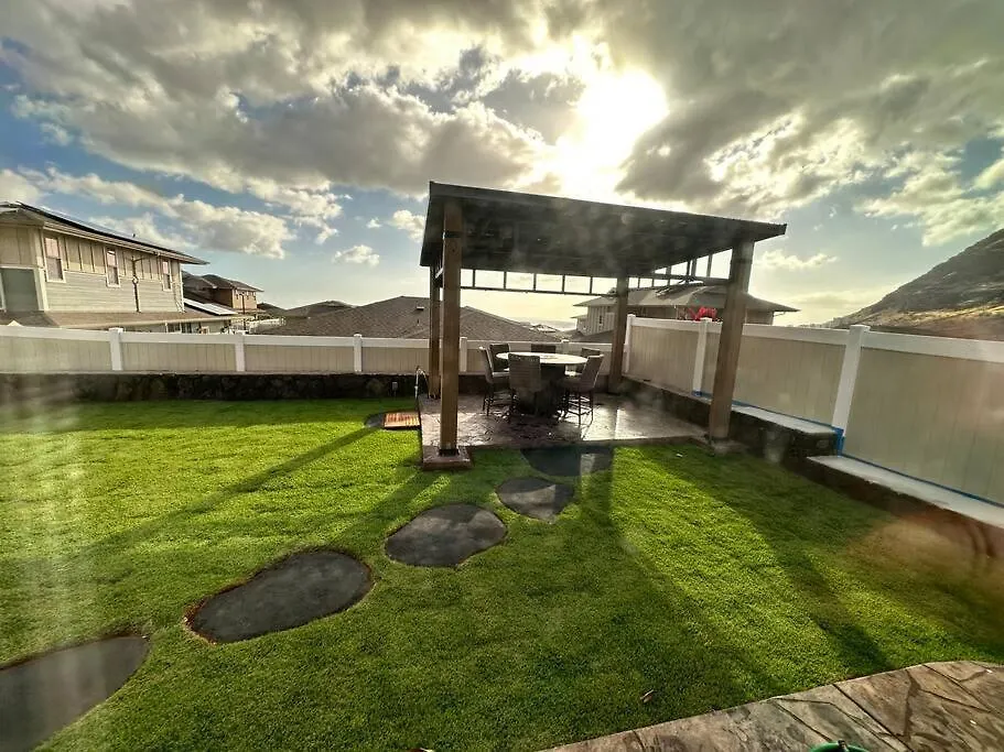 New 4 Bedroom Home With Ocean And Gorgeous Mountain Views In The Gated Community Of Mauna Olu Waianae Ferienhaus